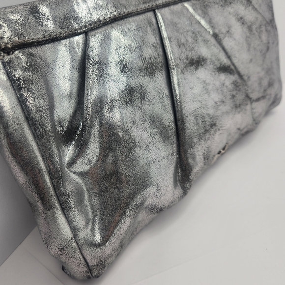 Y2K Metallic Silver Pleated Black Clutch, size: MED - Picture 4 of 5